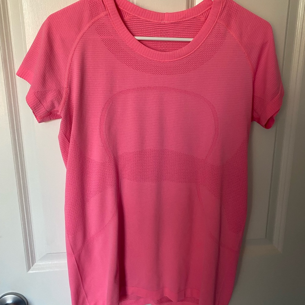Hot pink lululemon shirt sleeved shirt